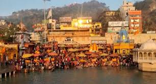 ठिठुरन के बीच भी श्रद्धा का संगम: हरिद्वार-ऋषिकेश के घाटों पर उमड़ा श्रद्धालुओं का सैलाब, उत्तरकाशी में आज सीएम करेंगे माघ मेले का उद्घाटन