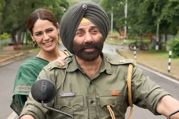 थिएटर्स में जश्न का माहौल: ‘बॉर्डर 2’ की ऐतिहासिक ओपनिंग, तीन दिन में 100 करोड़ क्लब में एंट्री