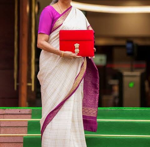 बैंगनी साड़ी में ऐतिहासिक बजट: निर्मला सीतारमण का 9वां बजट, टैक्स राहत और जनकल्याण पर फोकस