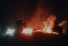 दिल्ली और नोएडा में आग की दो बड़ी घटनाएं: सेक्टर-4 फैक्ट्री में लगी भीषण आग, कर्मचारियों के फंसे होने का खतरा; उत्तम नगर में सैकड़ों झुग्गियां जलकर हुईं खाक