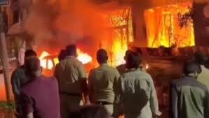 एक चिंगारी ने उजाड़ दिया पूरा परिवार: इंदौर में आग और सिलेंडर धमाकों से दर्दनाक मौतें