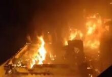 बहादराबाद में कॉटन फैक्ट्री में आग से मचा हड़कंप, दमकल ने दीवार तोड़कर किया रेस्क्यू ऑपरेशन