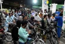 वैश्विक संकट का असर: श्रीलंका में पेट्रोल-डीजल महंगा, भारत में ईंधन कीमतों और निर्माण लागत में बढ़ोतरी की आशंका