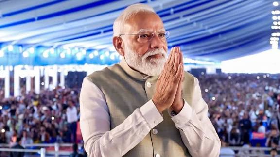 गुजरात के मुख्यमंत्री से देश के प्रधानमंत्री तक: नरेंद्र मोदी का सफर बना रिकॉर्ड, 8,931 दिनों के साथ सबसे लंबे समय तक सरकार प्रमुख रहने का खिताब हासिल