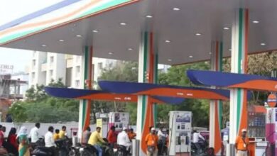 अफवाहों से बढ़ी पेट्रोल पंपों पर भीड़, सरकार ने किया स्पष्ट—देश में ईंधन की कोई कमी नहीं, सप्लाई पूरी तरह सुरक्षित