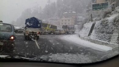 उत्तराखंड मौसम अपडेट: पहाड़ों में बर्फबारी, कई जिलों में बारिश शुरू, लोगों को सतर्क रहने की सलाह