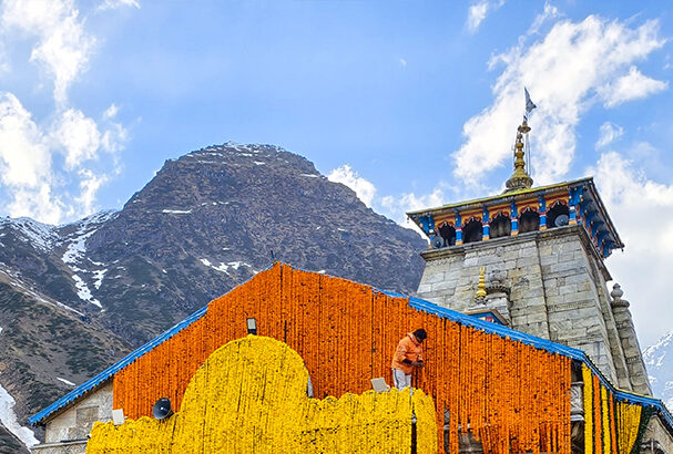 भक्ति में डूबा केदारनाथ: 6 महीने बाद खुले बाबा केदार के द्वार, पहली पूजा पीएम मोदी के नाम से, श्रद्धालुओं में जबरदस्त उत्साह