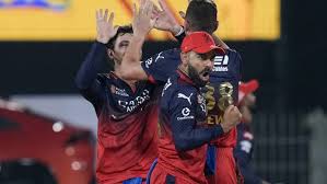 IPL 2026: बेंगलुरु में RCB का जलवा, 43 रन से CSK को हराकर दी हैट्रिक हार