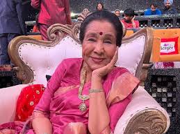अलविदा आशा ताई: Asha Bhosle का निधन, अंतिम दर्शन जारी, आज शाम 4 बजे शिवाजी पार्क में अंतिम संस्कार