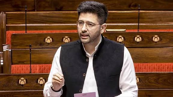 AAP बनाम राघव चड्ढा: ‘छिपने’ के आरोपों के बीच नेता का पलटवार, कहा – “मुझे दबाया गया, लेकिन संघर्ष जारी रहेगा” AAP बनाम राघव चड्ढा: ‘छिपने’ के आरोपों के बीच नेता का पलटवार, कहा – “मुझे दबाया गया, लेकिन संघर्ष जारी रहेगा”