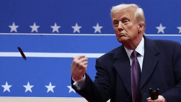 24 घंटे में दो बड़े झटके: Donald Trump सरकार ने अटॉर्नी जनरल को हटाया, आर्मी नेतृत्व में भी अचानक बदलाव 24 घंटे में दो बड़े झटके: Donald Trump सरकार ने अटॉर्नी जनरल को हटाया, आर्मी नेतृत्व में भी अचानक बदलाव