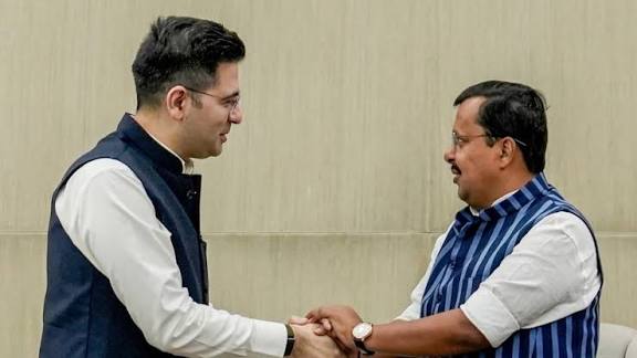 राजनीतिक भूचाल: AAP के 7 सांसदों का सामूहिक इस्तीफा, राघव चड्ढा के साथ BJP में शामिल