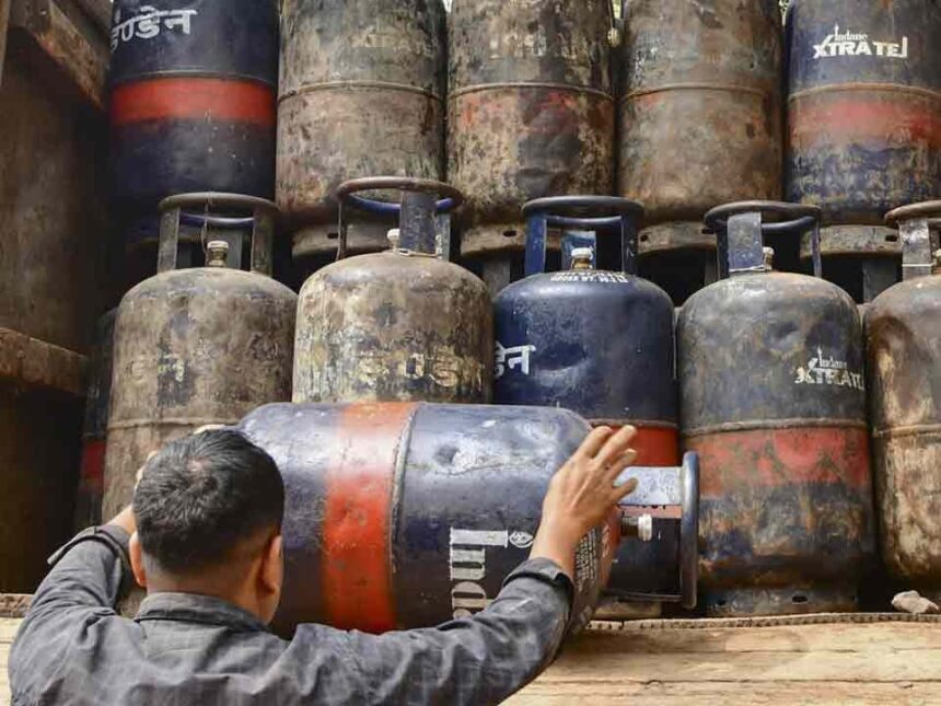 आर्थिक मोर्चे पर बड़े बदलाव: LPG महंगा, ऑनलाइन गेमिंग के लिए नया कानून लागू