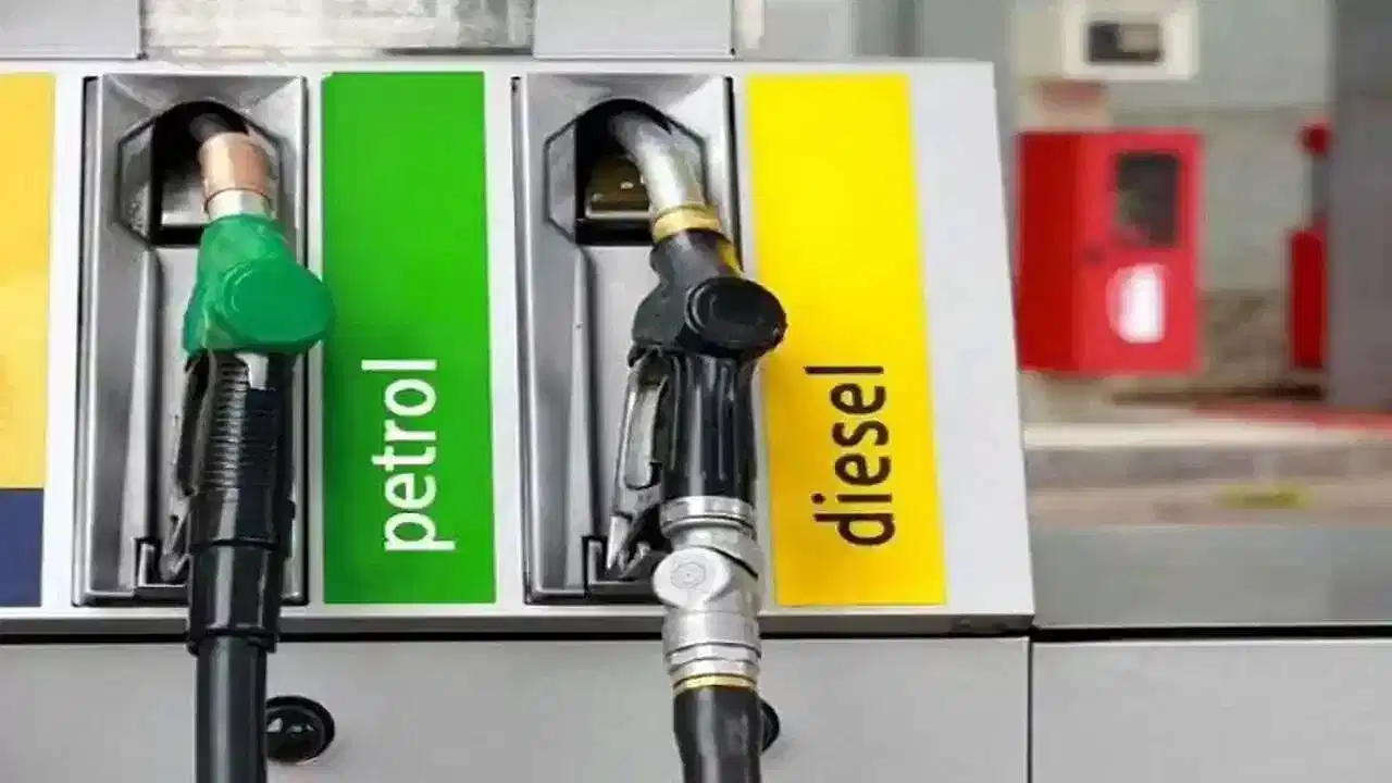 पेट्रोल-डीजल के साथ CNG भी हुई महंगी, देशभर में बढ़ी ईंधन कीमतों से जनता परेशान