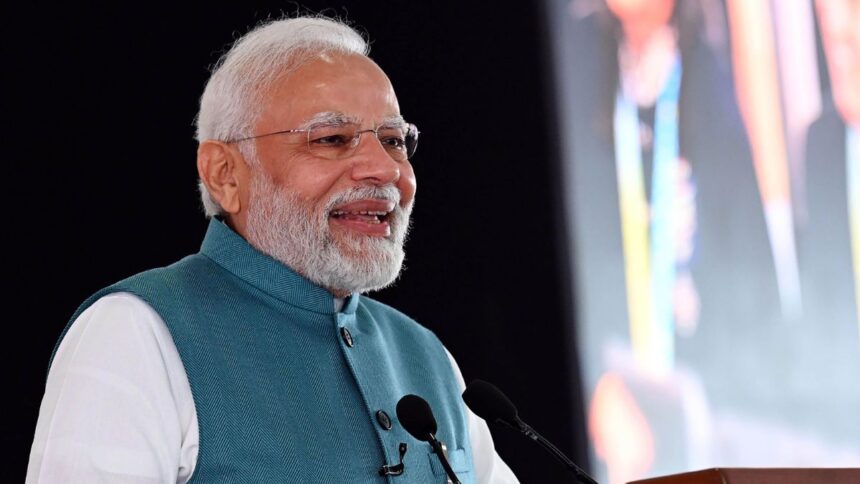 PM मोदी बोले- युवाओं की शक्ति से बनेगा सक्षम भारत, रोजगार मेले में बांटे नियुक्ति पत्र