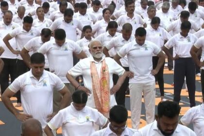 Yoga Day 2026: स्वस्थ वृद्धावस्था के संदेश के साथ मनाया गया अंतरराष्ट्रीय योग दिवस, विश्वभर में दिखा योग का उत्साह