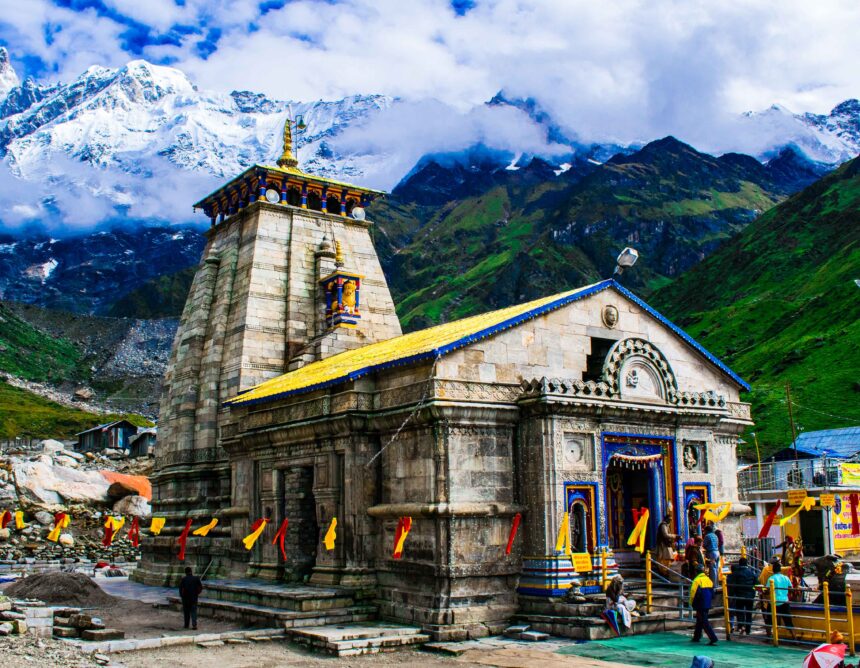 केदारनाथ में बर्फबारी से पारा माइनस 8 डिग्री तक पहुंचा, केरल में ट्रेन हादसा; MP में बारिश का अलर्ट