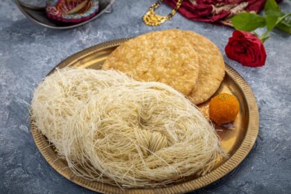 Karwa Chauth Sargi 2026: सरगी की थाली में क्या रखें और किन चीजों से बढ़ सकती है प्यास?