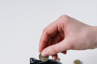 बचत के बावजूद नहीं बन रहा बड़ा फंड? निवेश की इन 8 गलतियों पर दें ध्यान